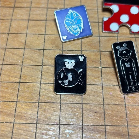 Disney Trading Pin Minnie Mouse Polka Dot Puzzle Piece Plus 3 More Variety - Picture 7 of 17